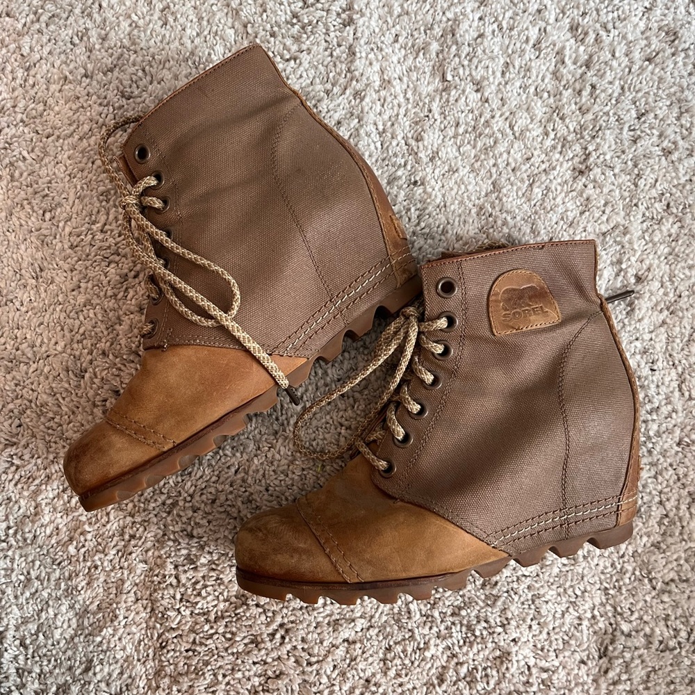 Sores Joan of Arctic Wedge Bootie